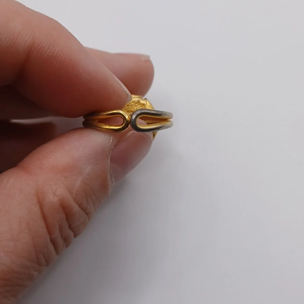 Gold Tone Design With a Tesserea Flower Ring